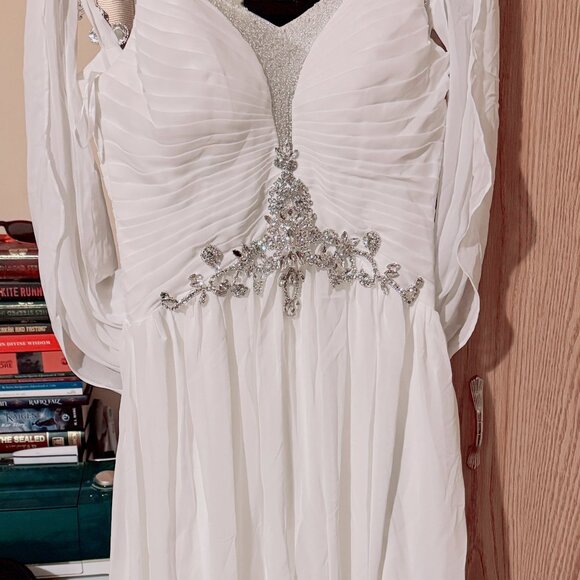 ***NEW! White Maxi Gown! PERFECT for Prom, Party, Homecoming - Picture 3 of 3